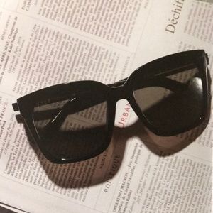 Diff Bella Sunglasses